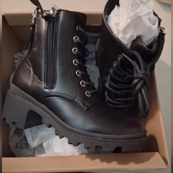 Black Kids Boots Size 2 - Picture 3 of 3